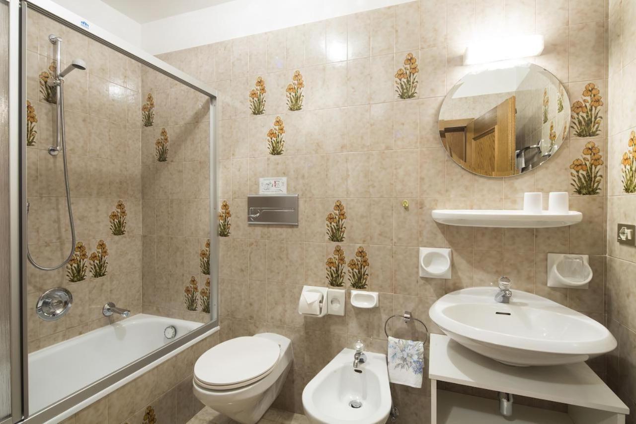Hotel Ciasa Iris Colfosco Habitación foto