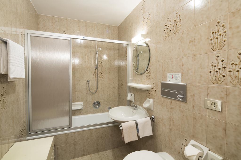Hotel Ciasa Iris Colfosco Habitación foto